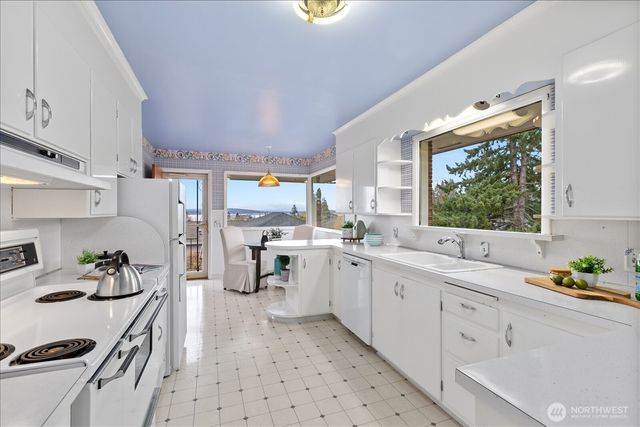 411 Crown Drive, Everett, WA 98203