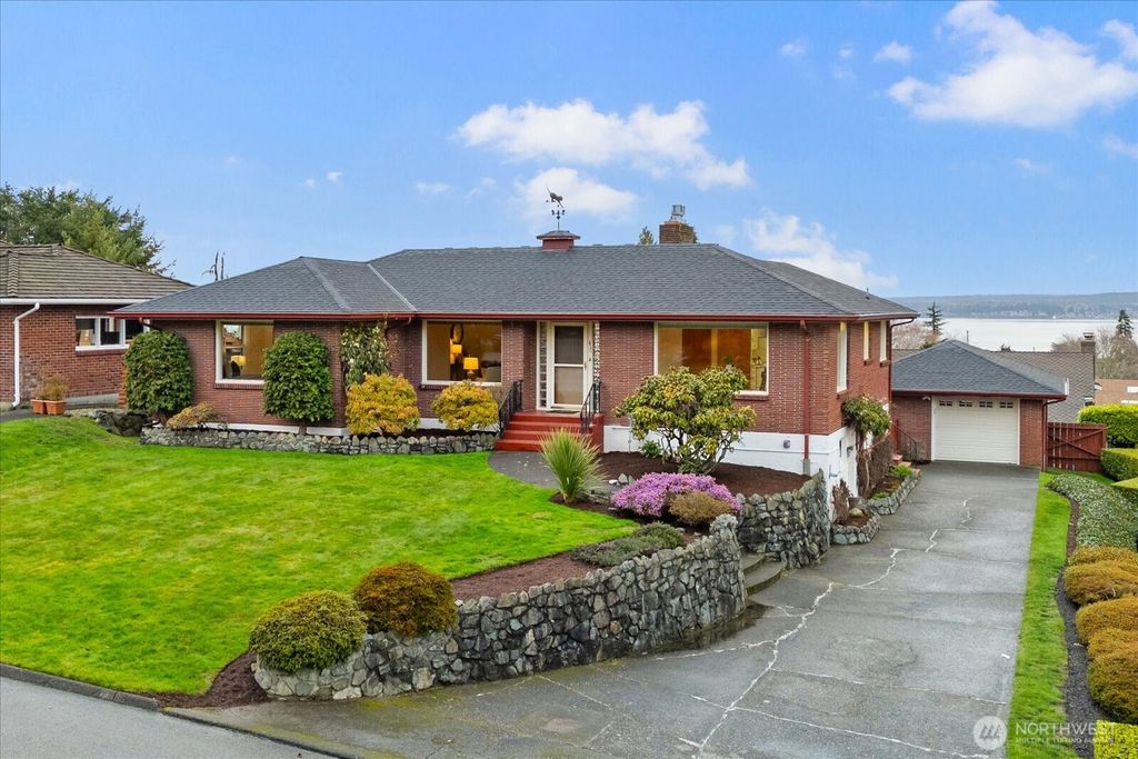 411 Crown Drive, Everett, WA 98203