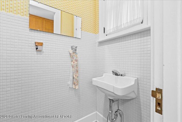 329 Wildwood Drive, East Lansing, MI 48823