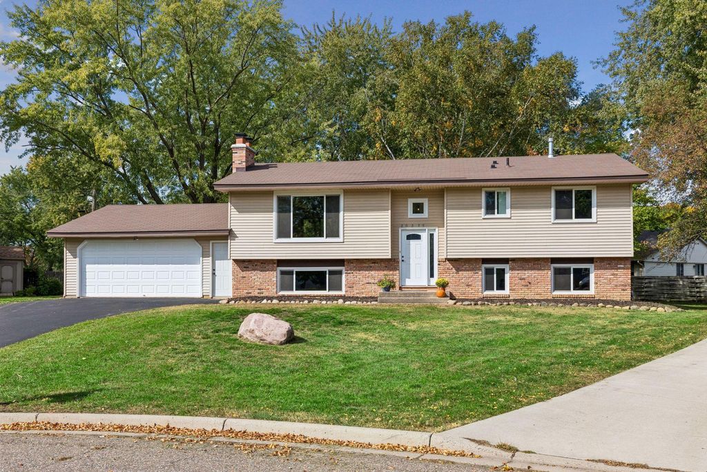 20375 Hughes Avenue W, Lakeville, MN 55044 — exterior