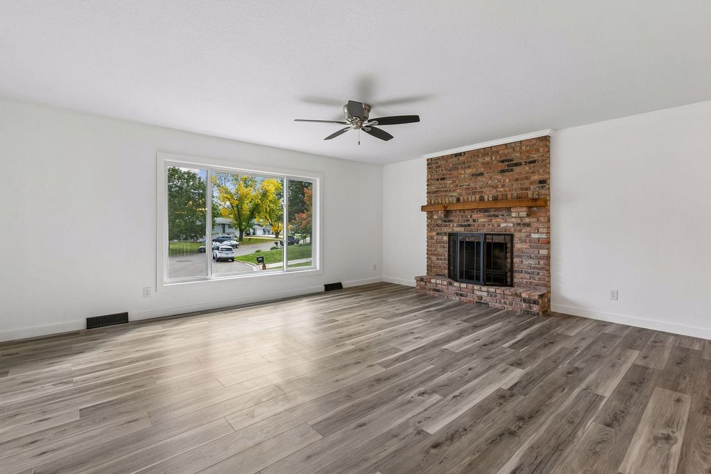 20375 Hughes Avenue W, Lakeville, MN 55044 — photo 2