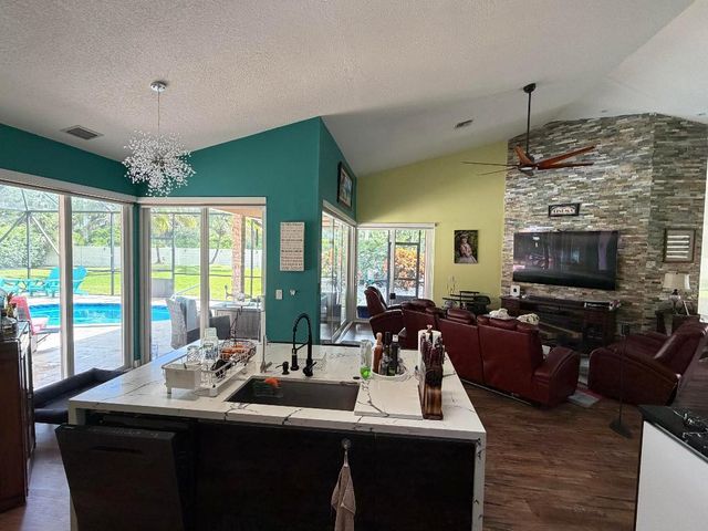 9050 Cypress Hollow Drive, Palm Beach Gardens, FL 33418