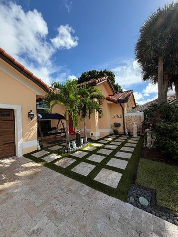 9050 Cypress Hollow Drive, Palm Beach Gardens, FL 33418
