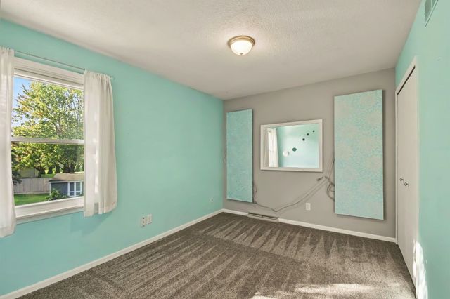 5264 S Glen Oak Drive, Saginaw, MI 48603