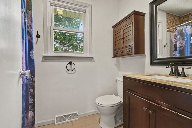5264 S Glen Oak Drive, Saginaw, MI 48603