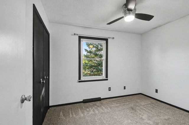 5264 S Glen Oak Drive, Saginaw, MI 48603