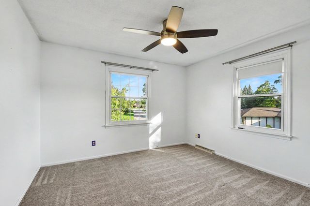 5264 S Glen Oak Drive, Saginaw, MI 48603