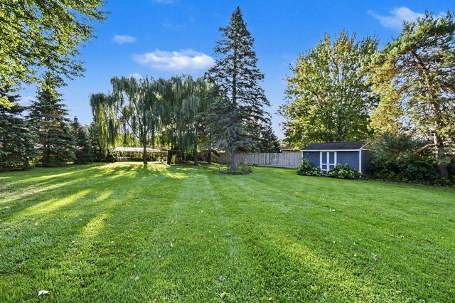 5264 S Glen Oak Drive, Saginaw, MI 48603