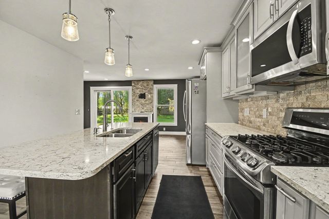 5264 S Glen Oak Drive, Saginaw, MI 48603
