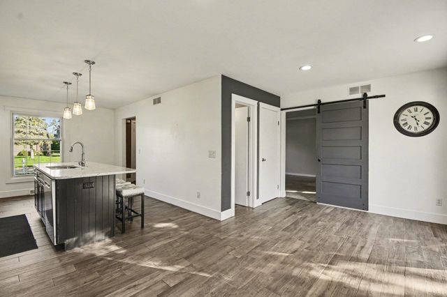5264 S Glen Oak Drive, Saginaw, MI 48603