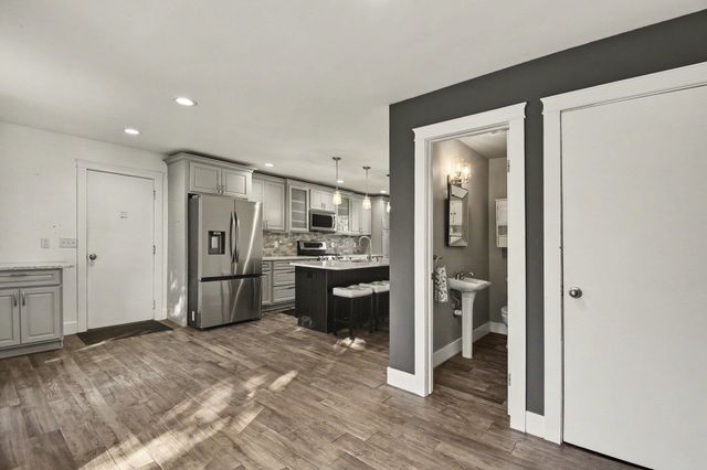 5264 S Glen Oak Drive, Saginaw, MI 48603