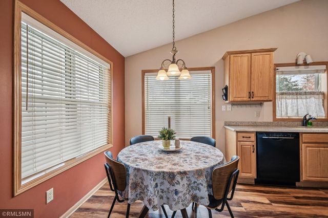 11187 Eagle Ridge Way, Chisago City, MN 55013