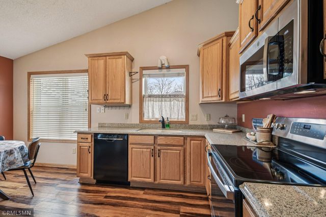 11187 Eagle Ridge Way, Chisago City, MN 55013