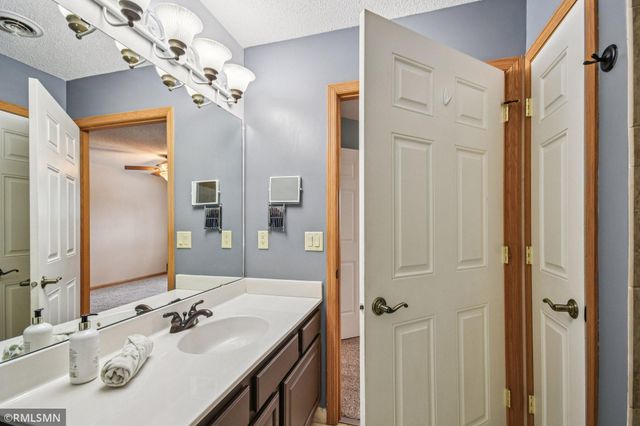 11187 Eagle Ridge Way, Chisago City, MN 55013