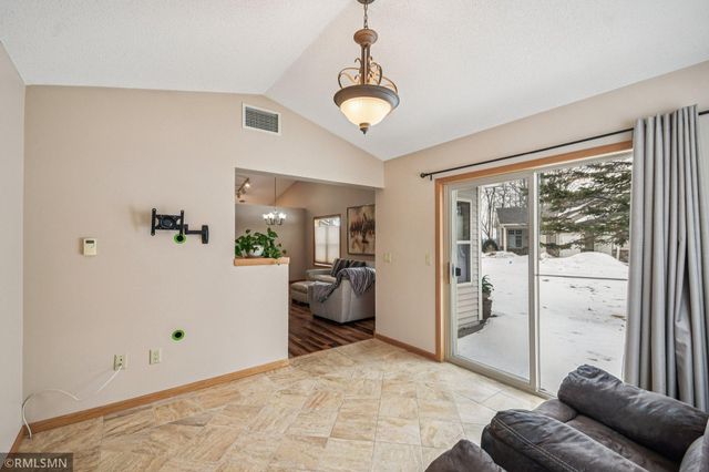 11187 Eagle Ridge Way, Chisago City, MN 55013