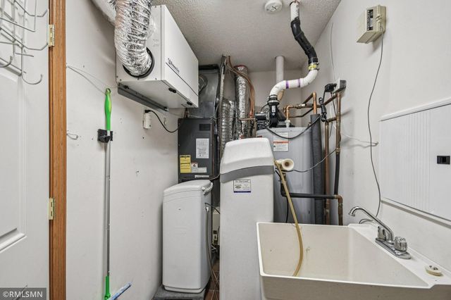 11187 Eagle Ridge Way, Chisago City, MN 55013