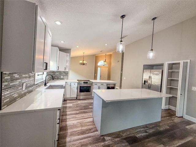 8608 FAWN CREEK DRIVE, Tampa, FL 33626