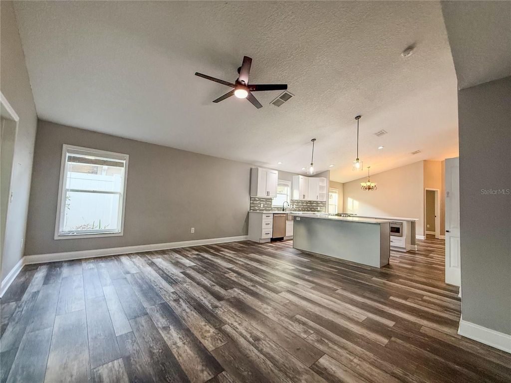 Image 19 of property listing at 8608 FAWN CREEK DRIVE, Tampa, FL 33626