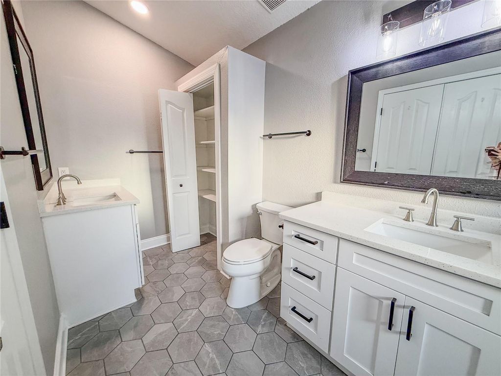 Image 27 of property listing at 8608 FAWN CREEK DRIVE, Tampa, FL 33626