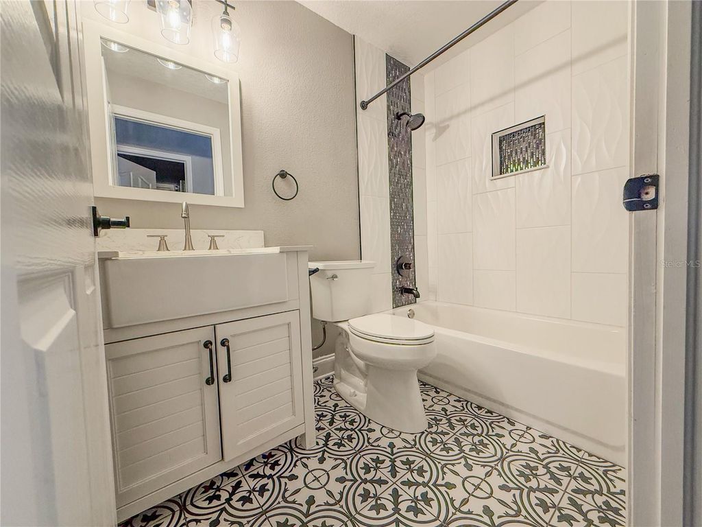 Image 32 of property listing at 8608 FAWN CREEK DRIVE, Tampa, FL 33626