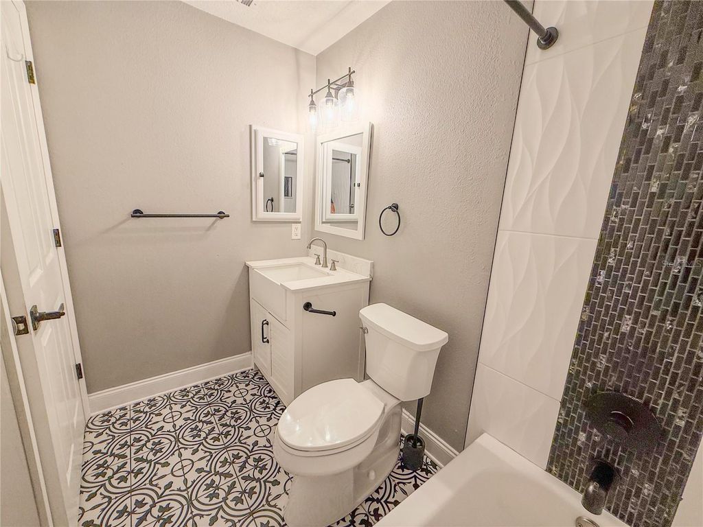 Image 33 of property listing at 8608 FAWN CREEK DRIVE, Tampa, FL 33626