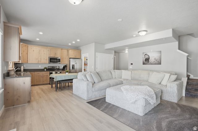 4211 W ANTELOPE PARK CT, Riverton, UT 84096