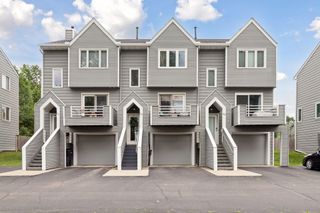 890 Hunt Place, Saint Paul, MN 55114