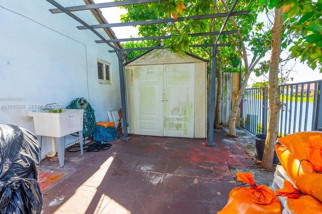 17302 NW 63rd Pl, Hialeah, FL 33015