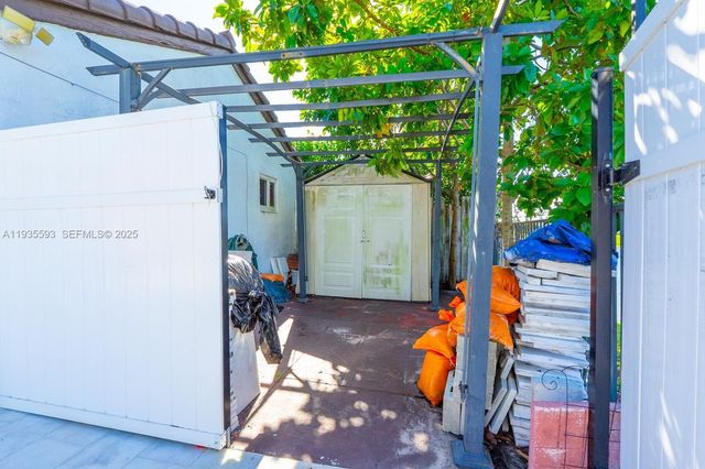 17302 NW 63rd Pl, Hialeah, FL 33015