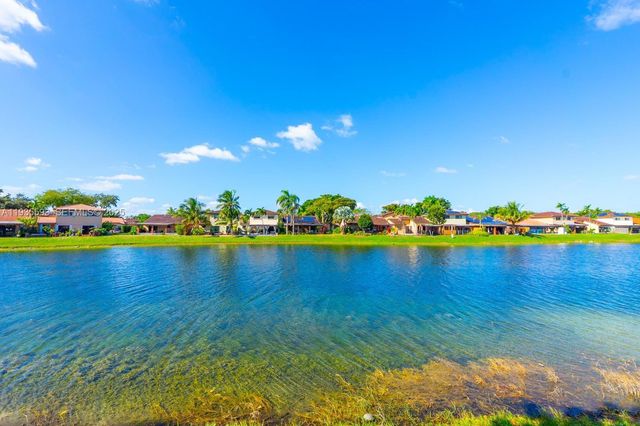 17302 NW 63rd Pl, Hialeah, FL 33015