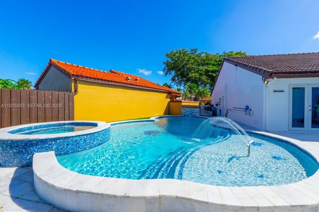 17302 NW 63rd Pl, Hialeah, FL 33015