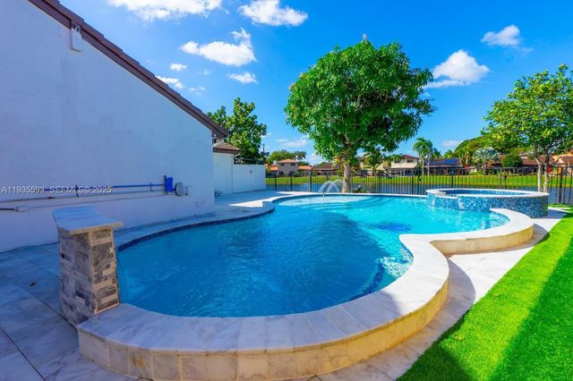 17302 NW 63rd Pl, Hialeah, FL 33015