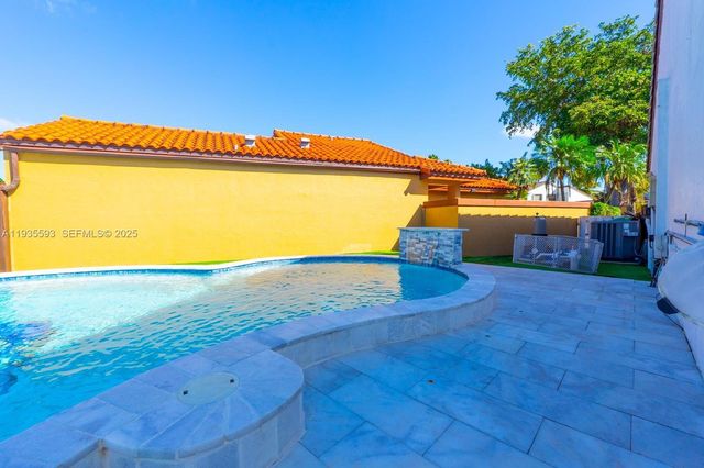 17302 NW 63rd Pl, Hialeah, FL 33015