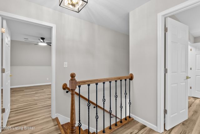 5810 Applegate Ln, Louisville, KY 40219