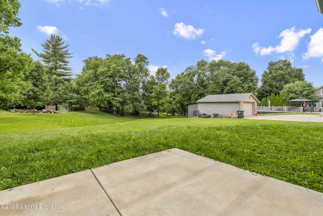 5810 Applegate Ln, Louisville, KY 40219