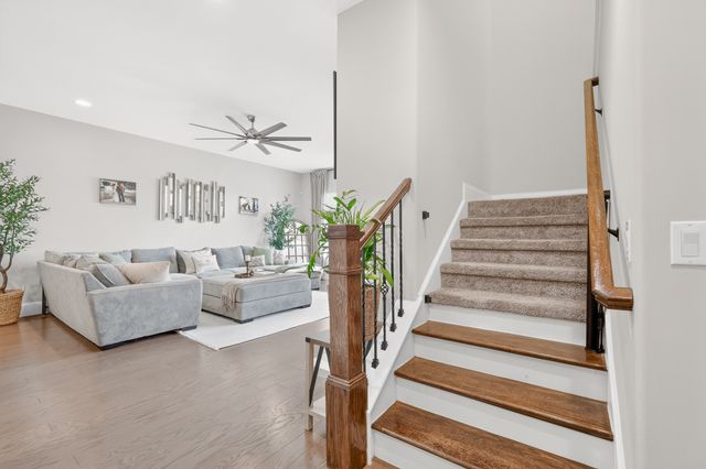 921 Holgate Ct, Nashville, TN 37221