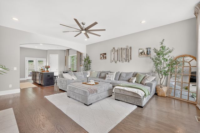 921 Holgate Ct, Nashville, TN 37221