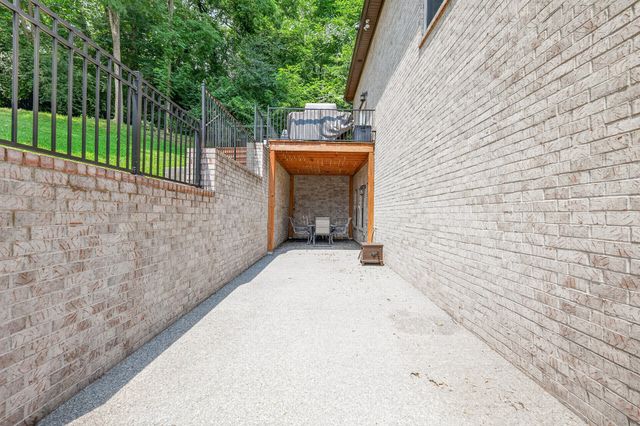 921 Holgate Ct, Nashville, TN 37221