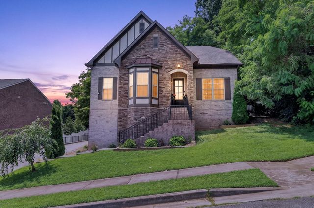 921 Holgate Ct, Nashville, TN 37221