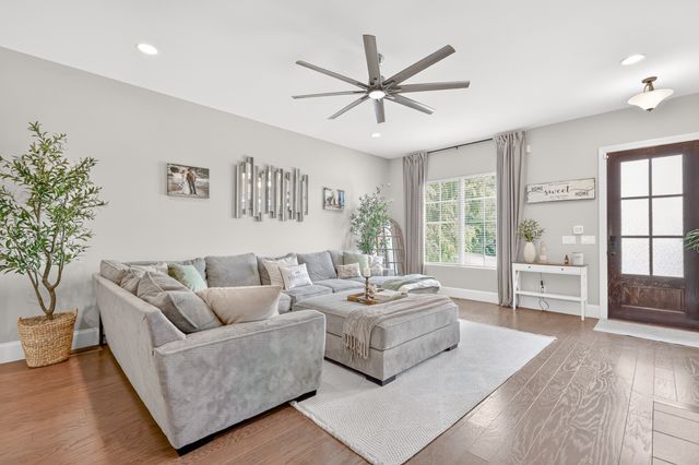 921 Holgate Ct, Nashville, TN 37221
