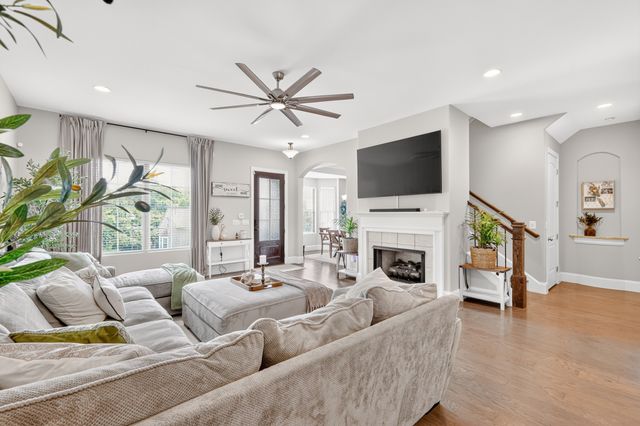 921 Holgate Ct, Nashville, TN 37221