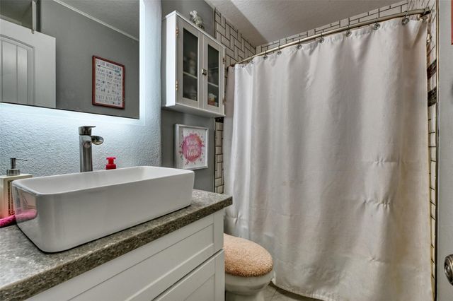 102 S Bow Drive, Jones Creek, TX 77541