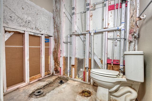 102 S Bow Drive, Jones Creek, TX 77541