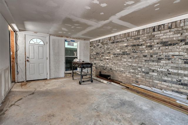 102 S Bow Drive, Jones Creek, TX 77541