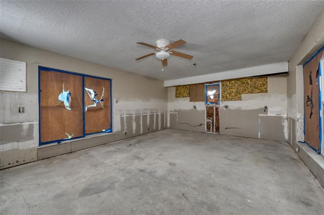 102 S Bow Drive, Jones Creek, TX 77541