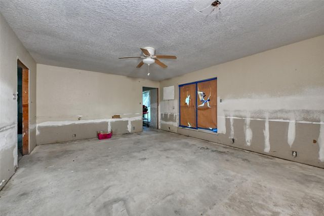 102 S Bow Drive, Jones Creek, TX 77541