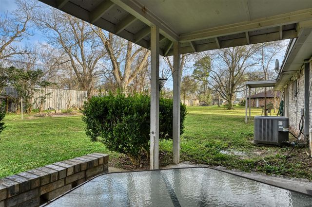 102 S Bow Drive, Jones Creek, TX 77541