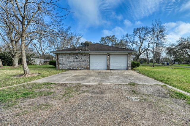 102 S Bow Drive, Jones Creek, TX 77541