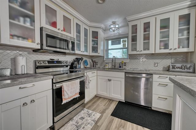 102 S Bow Drive, Jones Creek, TX 77541