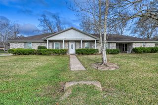102 S Bow Drive, Jones Creek, TX 77541